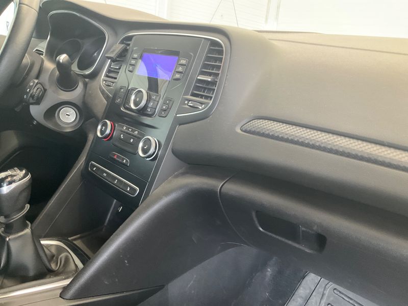 Renault Megane 1.3 TCe Limited 2019 – снимка 30