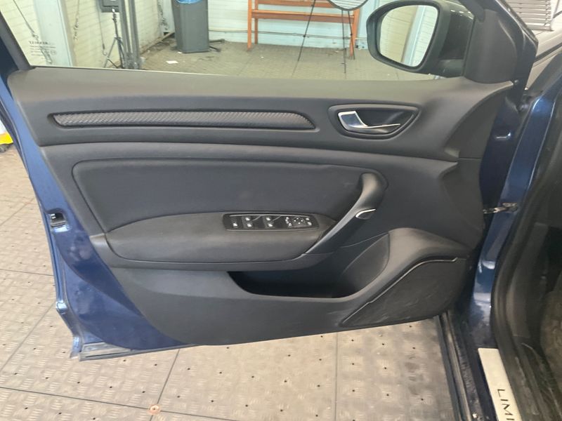 Renault Megane 1.3 TCe Limited 2019 – снимка 34