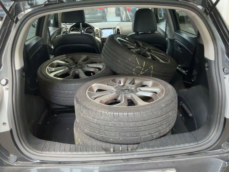 Ssangyong Tivoli 1.6 Turbodiesel Sapphire 4x4 2016 – снимка 16