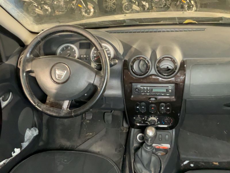 Dacia Duster 1.5 dCi Laureate 4x4 2011 – снимка 17