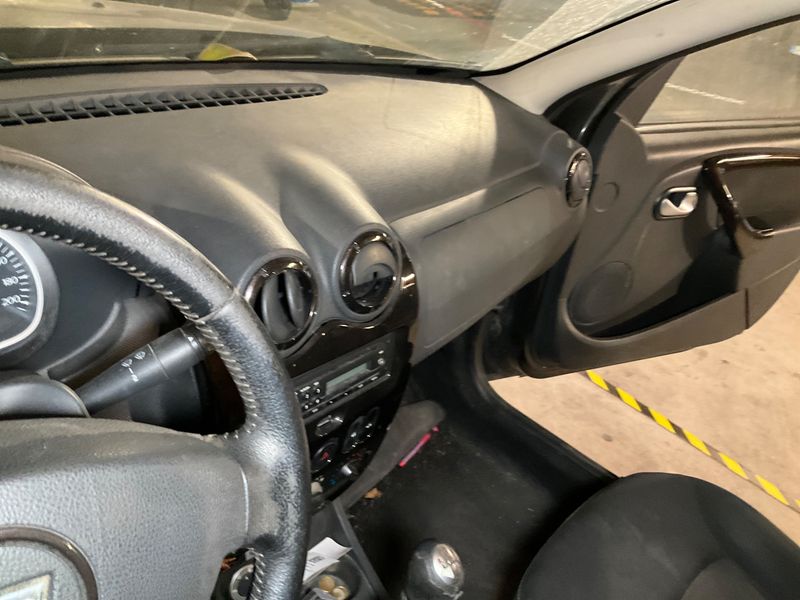 Dacia Duster 1.5 dCi Laureate 4x4 2011 – снимка 37