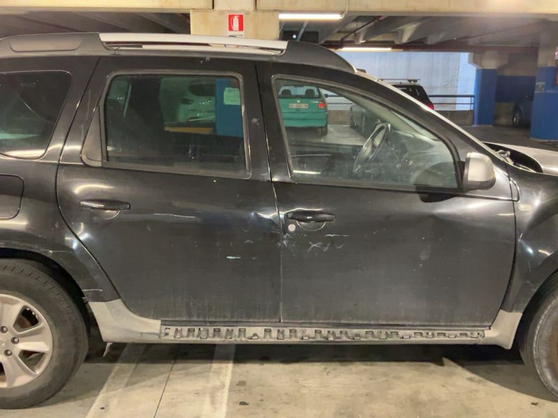 Dacia Duster 1.5 dCi Laureate 4x4 2011 – снимка 10
