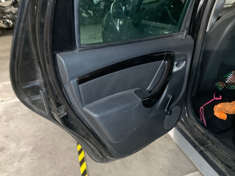 Dacia Duster 1.5 dCi Laureate 4x4 2011 – снимка 31