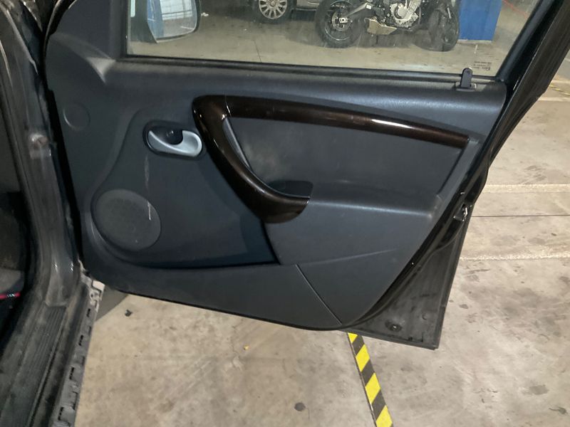 Dacia Duster 1.5 dCi Laureate 4x4 2011 – снимка 34