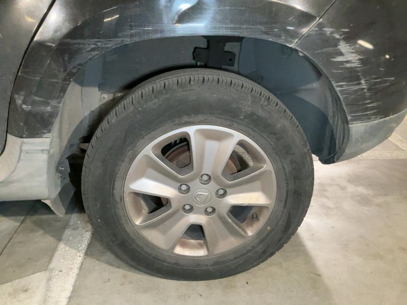 Dacia Duster 1.5 dCi Laureate 4x4 2011 – снимка 5