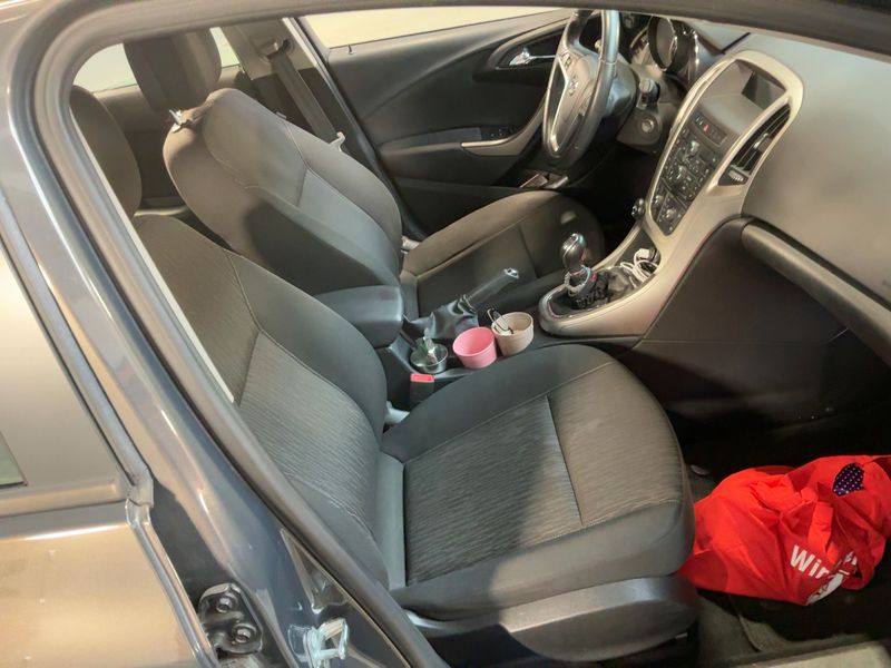 Opel Astra 1.4 Turbo Edition 2014 – снимка 17