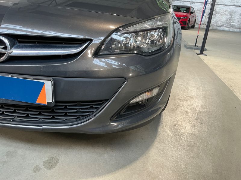 Opel Astra 1.4 Turbo Edition 2014 – снимка 49