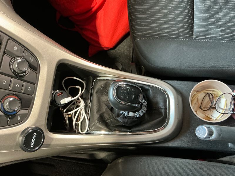 Opel Astra 1.4 Turbo Edition 2014 – снимка 41