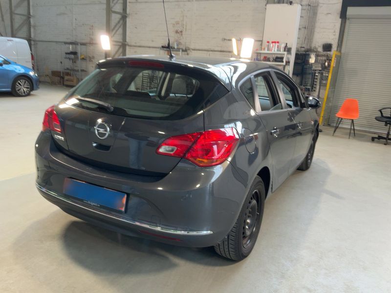 Opel Astra 1.4 Turbo Edition 2014 – снимка 8