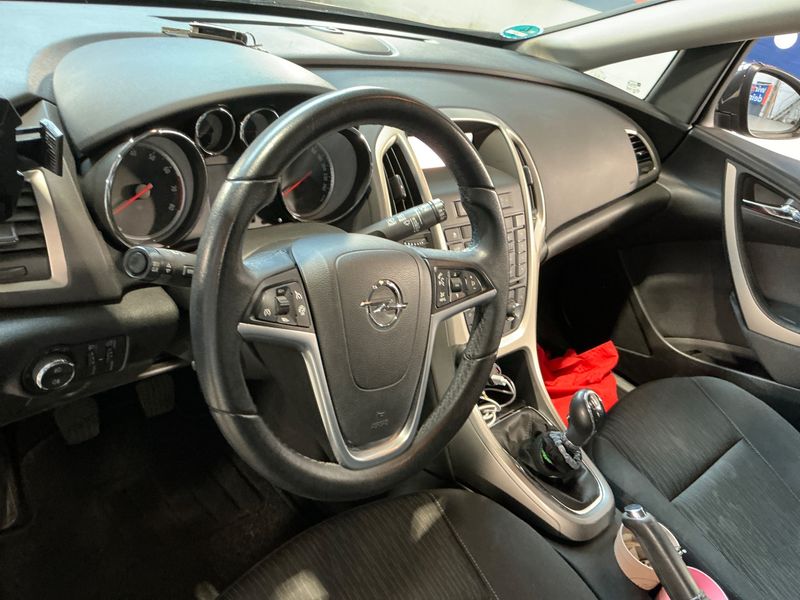 Opel Astra 1.4 Turbo Edition 2014 – снимка 36