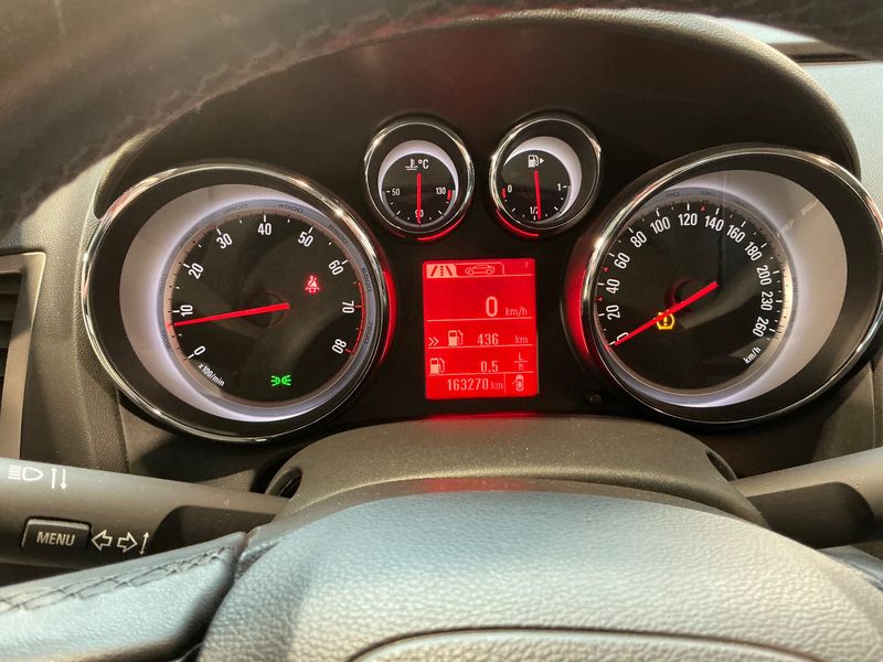 Opel Astra 1.4 Turbo Edition 2014 – снимка 19
