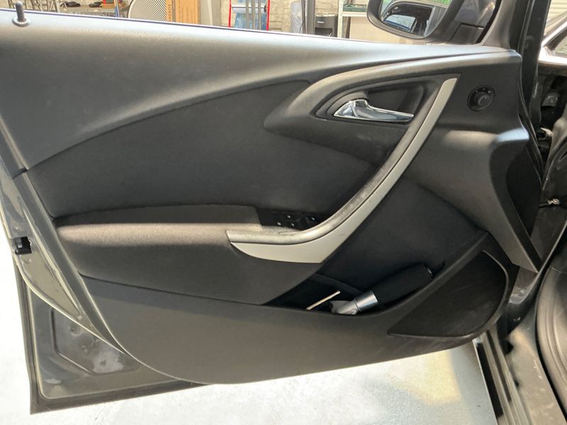 Opel Astra 1.4 Turbo Edition 2014 – снимка 37