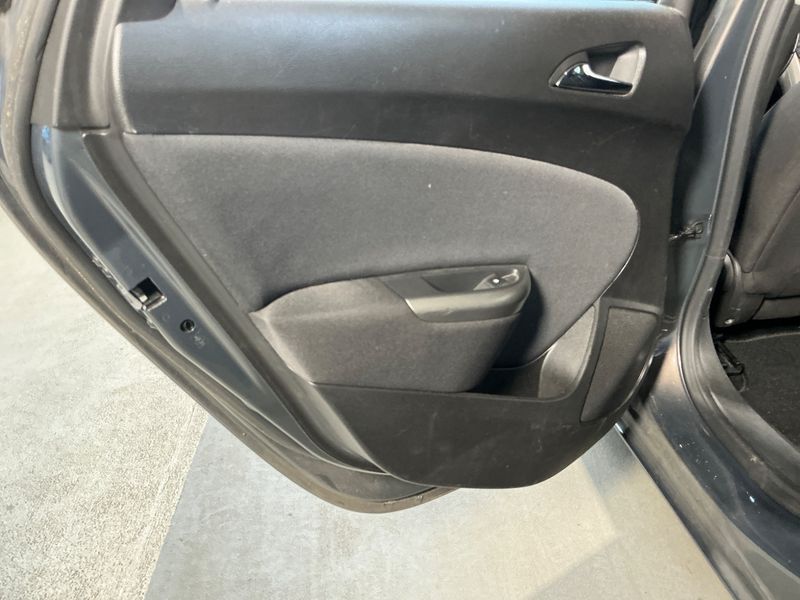 Opel Astra 1.4 Turbo Edition 2014 – снимка 33
