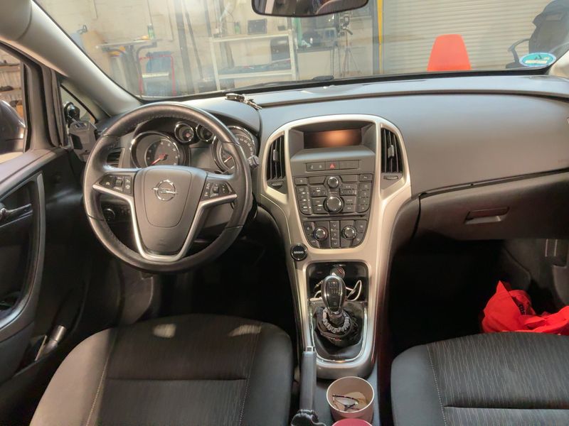 Opel Astra 1.4 Turbo Edition 2014 – снимка 18