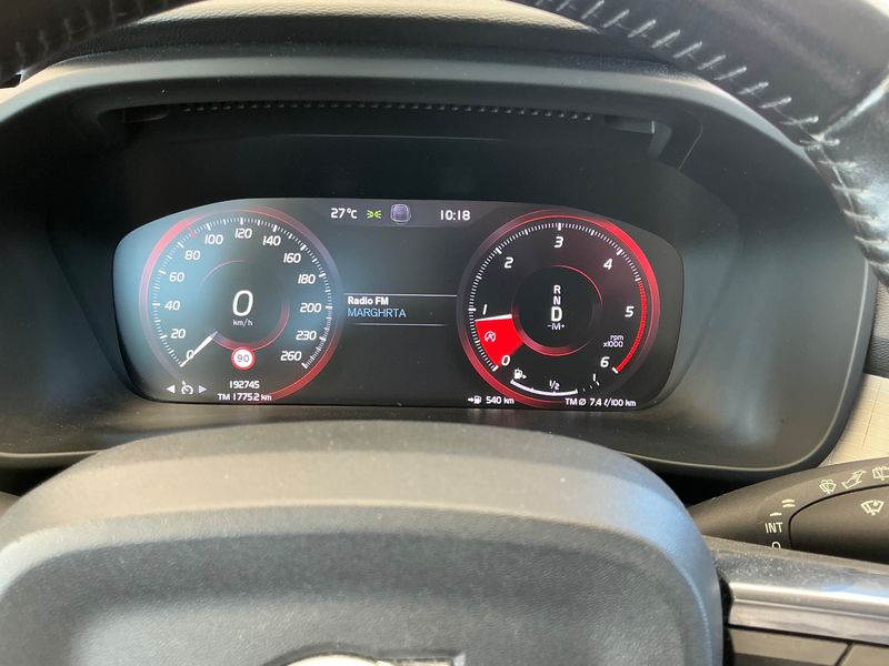 Volvo XC40 2.0 D3 Momentum AWD 2019 – снимка 18