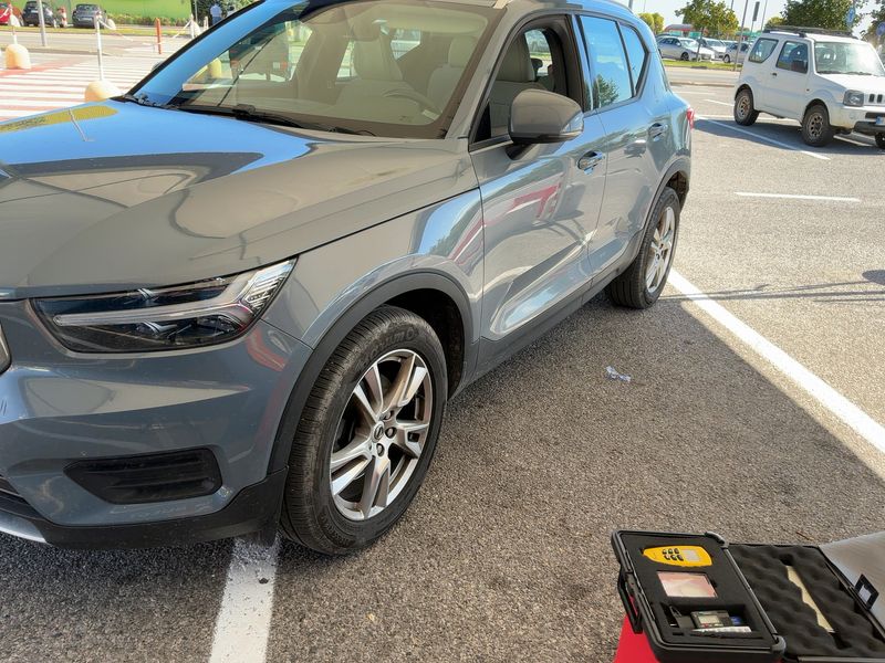Volvo XC40 2.0 D3 Momentum AWD 2019 – снимка 2