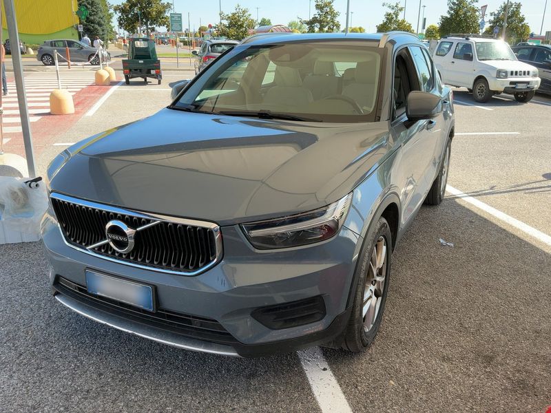 Volvo XC40 2.0 D3 Momentum AWD 2019 – снимка 1