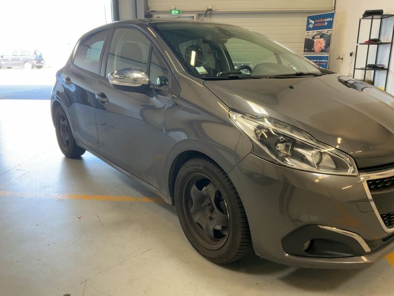Peugeot 208 1.5 Blue-HDi Signature 2019 – снимка 12