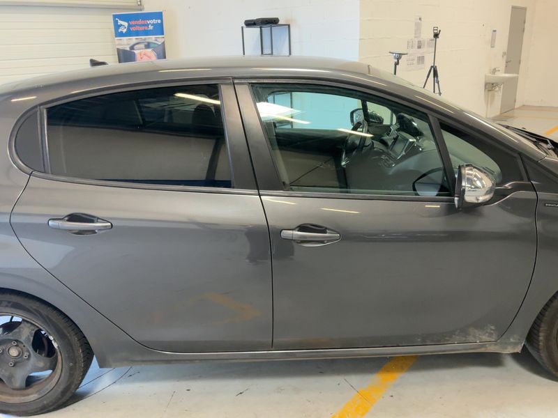 Peugeot 208 1.5 Blue-HDi Signature 2019 – снимка 10