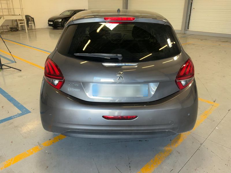Peugeot 208 1.5 Blue-HDi Signature 2019 – снимка 7