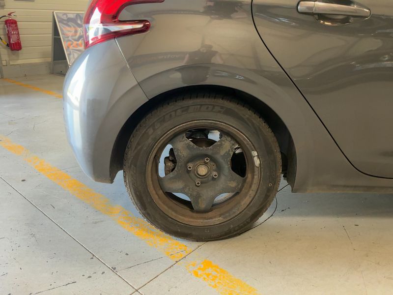 Peugeot 208 1.5 Blue-HDi Signature 2019 – снимка 9