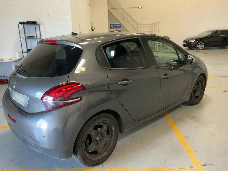Peugeot 208 1.5 Blue-HDi Signature 2019 – снимка 8