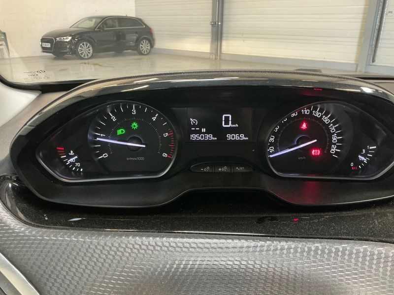 Peugeot 208 1.5 Blue-HDi Signature 2019 – снимка 18