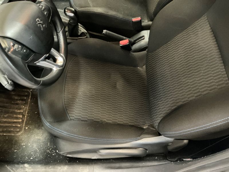 Peugeot 208 1.5 Blue-HDi Signature 2019 – снимка 25