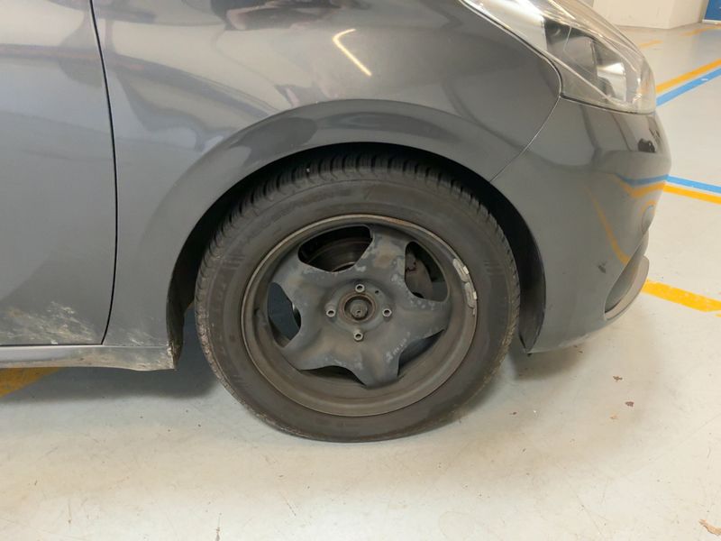 Peugeot 208 1.5 Blue-HDi Signature 2019 – снимка 11