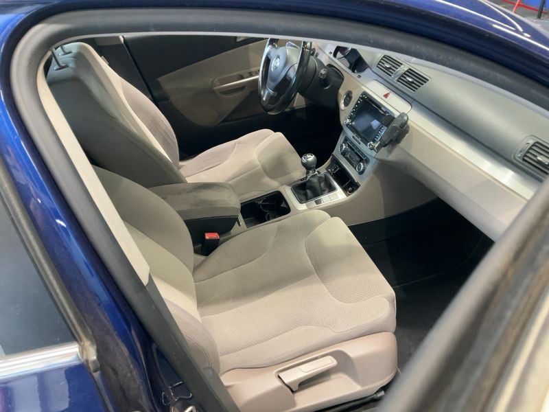 Volkswagen Passat 2.0 TDI Comfortline 2010 – снимка 17