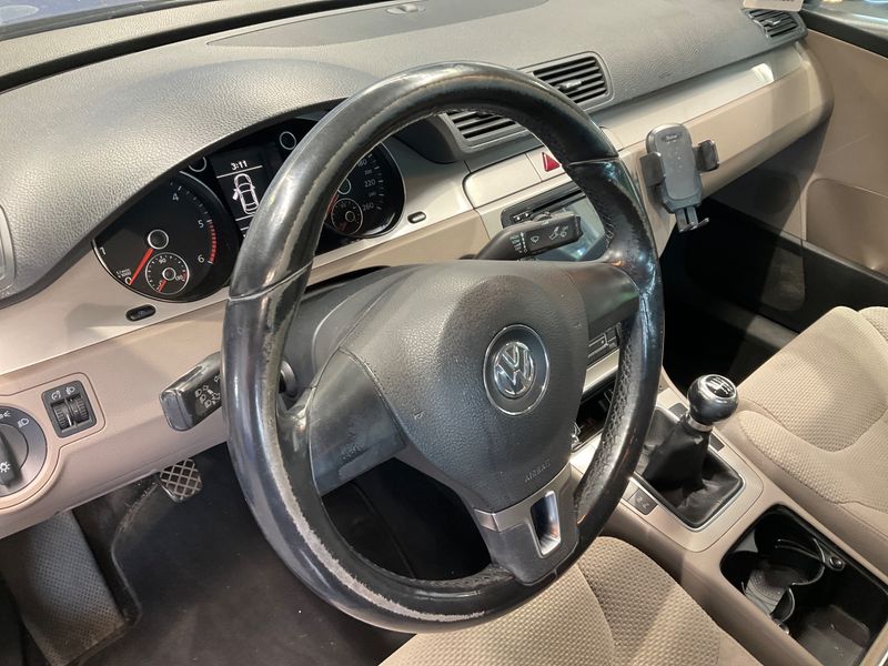 Volkswagen Passat 2.0 TDI Comfortline 2010 – снимка 45
