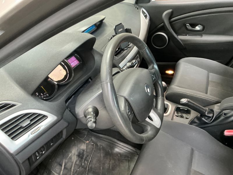Renault Megane 1.4 TCe Dynamique 2009 – снимка 22