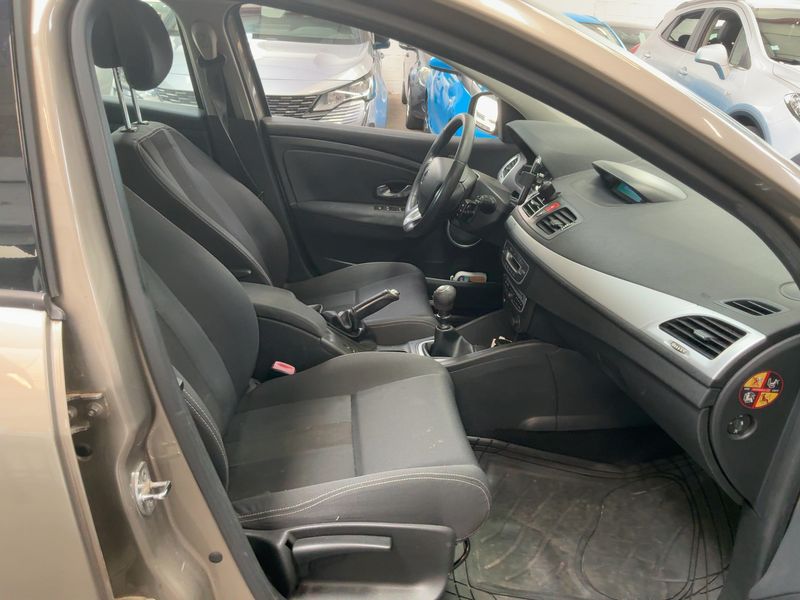 Renault Megane 1.4 TCe Dynamique 2009 – снимка 16