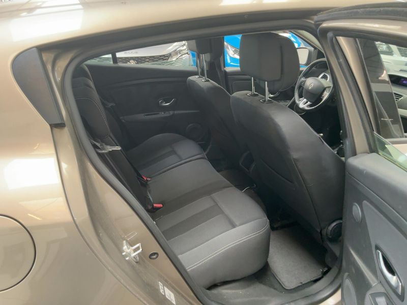 Renault Megane 1.4 TCe Dynamique 2009 – снимка 19