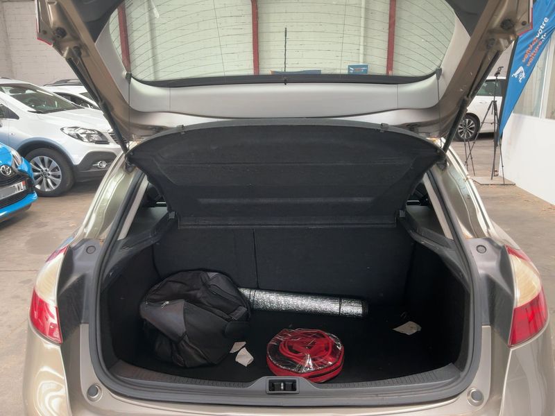 Renault Megane 1.4 TCe Dynamique 2009 – снимка 15