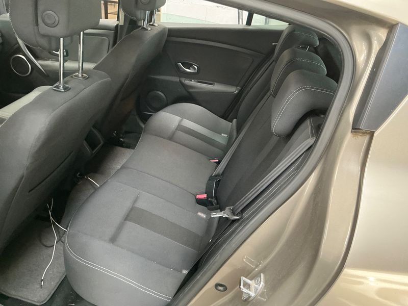 Renault Megane 1.4 TCe Dynamique 2009 – снимка 24