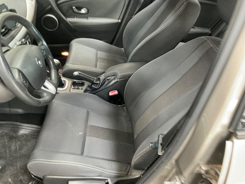Renault Megane 1.4 TCe Dynamique 2009 – снимка 23