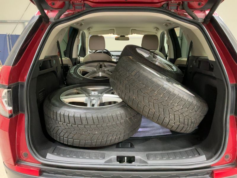 Land Rover Discovery Sport 2.0 Td4 HSE 2018 – снимка 15