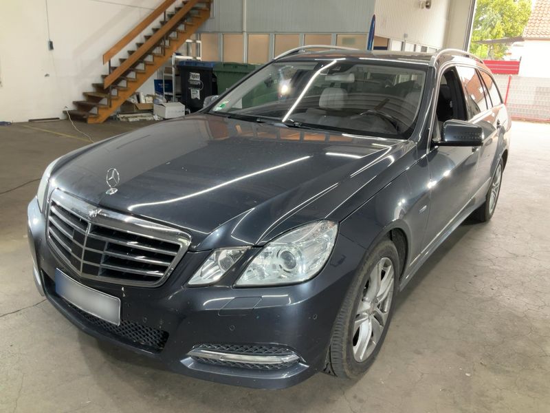 Mercedes-Benz E-Klasse E 350 CDI T BlueEfficiency 4Matic Avantgarde 2010 – снимка 1
