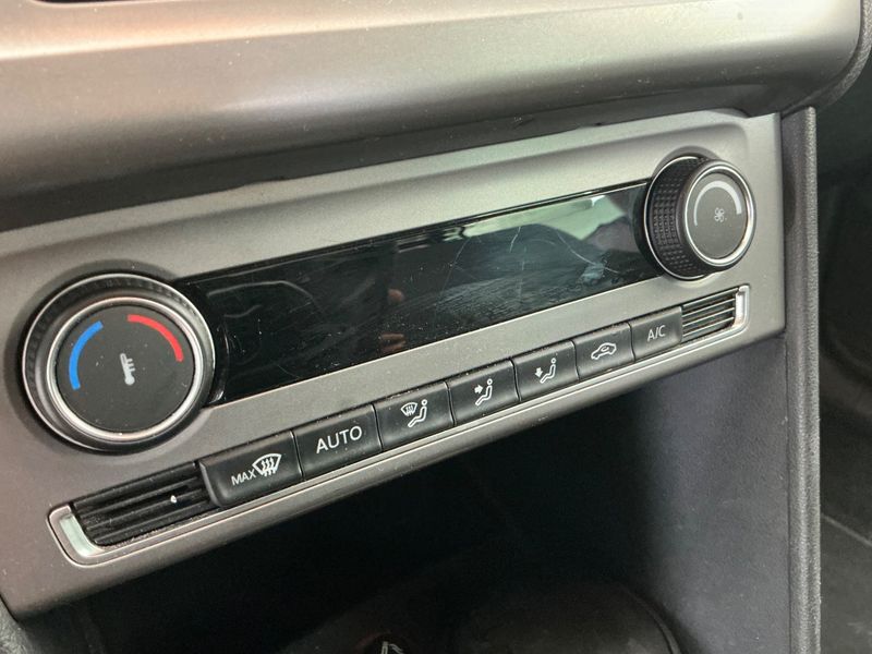 Volkswagen Polo 1.0 Lounge BlueMotion Tech 2015 – снимка 36