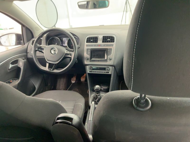 Volkswagen Polo 1.0 Lounge BlueMotion Tech 2015 – снимка 18