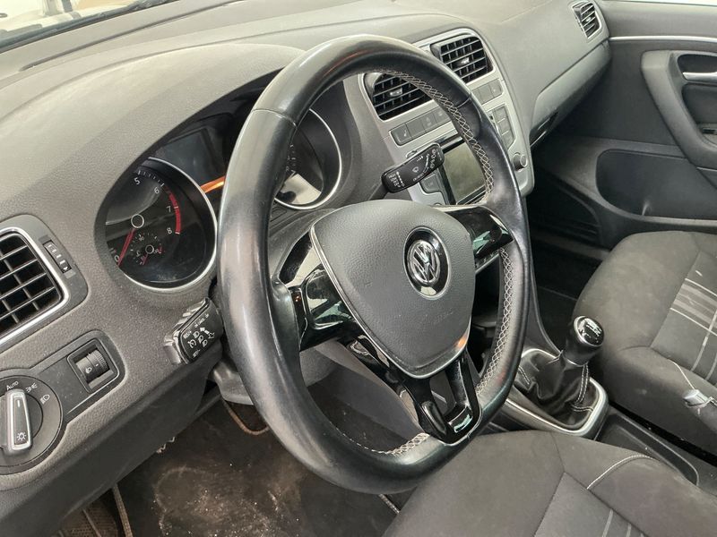 Volkswagen Polo 1.0 Lounge BlueMotion Tech 2015 – снимка 37
