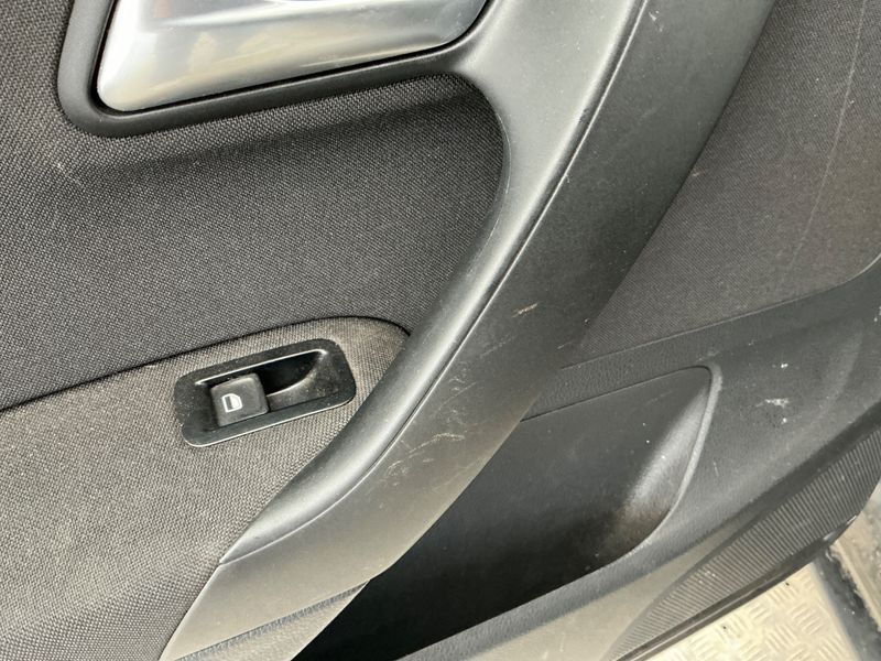 Volkswagen Polo 1.0 Lounge BlueMotion Tech 2015 – снимка 27