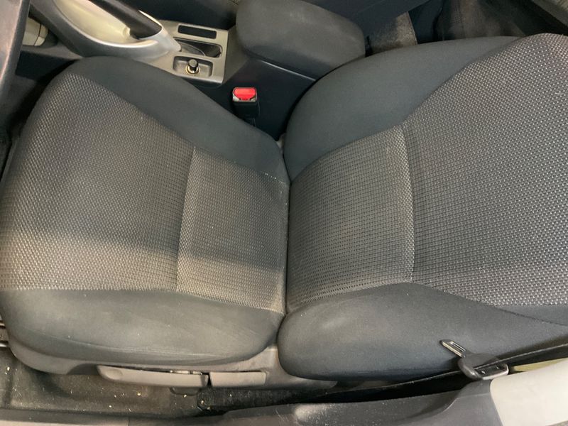 Toyota Auris 1.8 Hybrid Executive 2012 – снимка 35