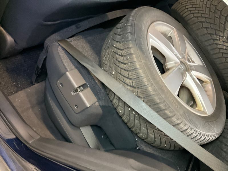 Toyota Auris 1.8 Hybrid Executive 2012 – снимка 38