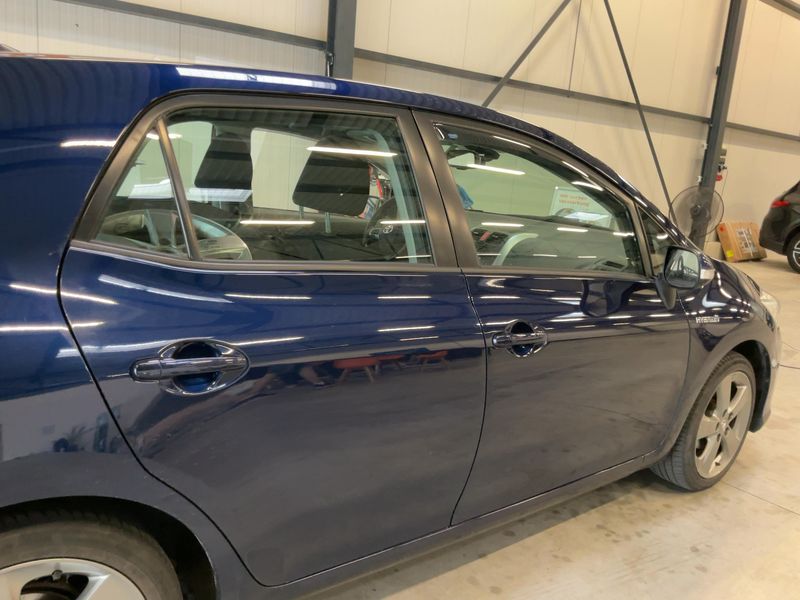 Toyota Auris 1.8 Hybrid Executive 2012 – снимка 10