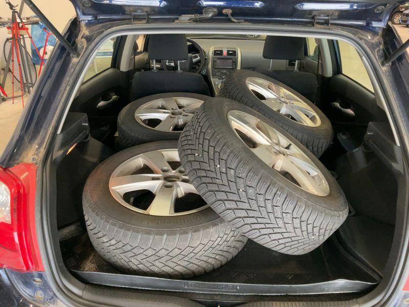Toyota Auris 1.8 Hybrid Executive 2012 – снимка 16