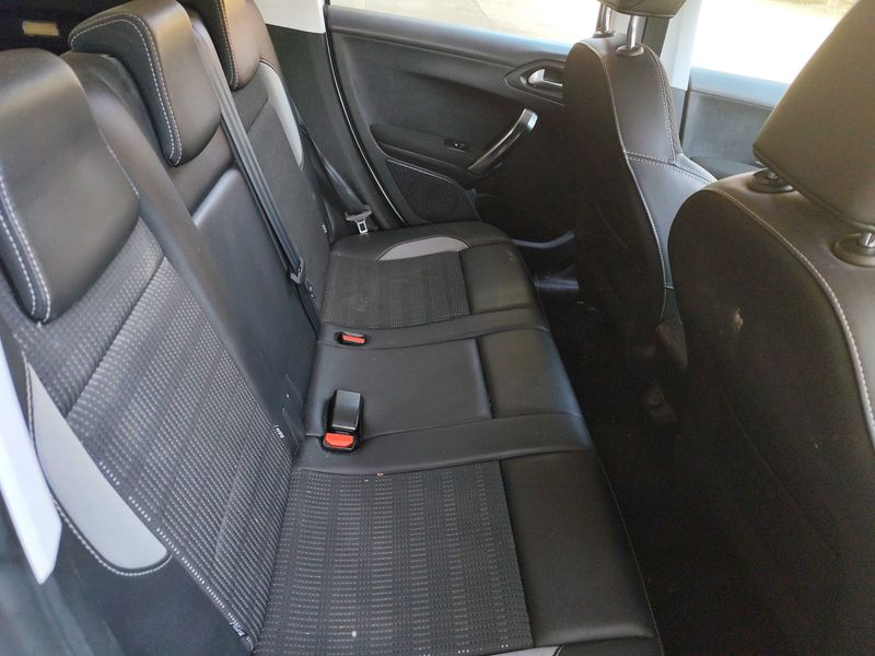 Peugeot 2008 1.2 PureTech Allure 2018 – снимка 14