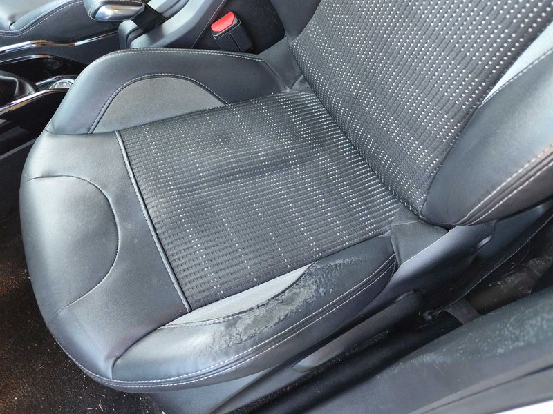 Peugeot 2008 1.2 PureTech Allure 2018 – снимка 21