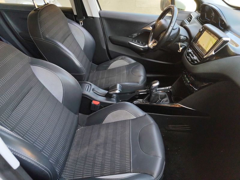 Peugeot 2008 1.2 PureTech Allure 2018 – снимка 10